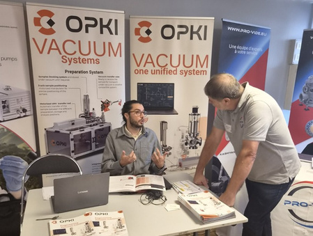 A discussion about OPKI vacuum equipment at the exhibition stand